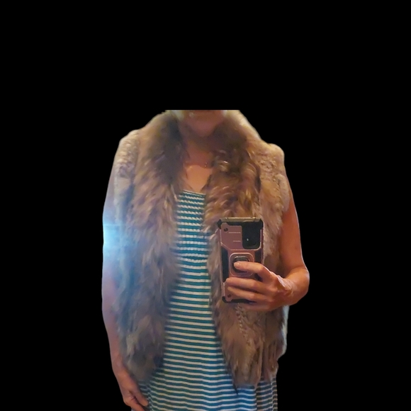 Coyote and rabbit fur vest - Picture 2 of 3